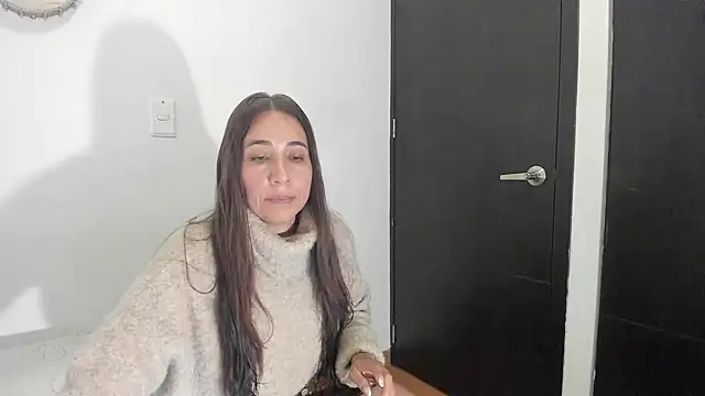 Snapshot of electra_hunt chatting on 12/14/24, 11:45 electra hunt online show from 12/14/24, 11:45