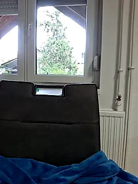 Snapshot of allinqueen chatting on 10/12/25, 10:03 allinqueen online show from 10/12/25, 10:03