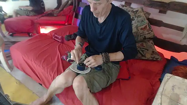 laye19 online show from 02/13/25, 04:07