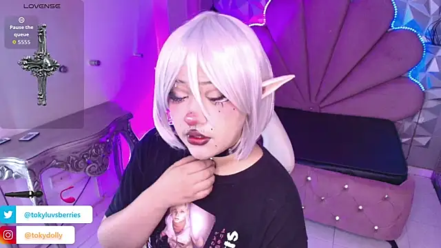 toky doll online show from 10/13/25, 04:07