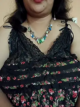 Snapshot of neelu-hoty chatting on 01/25/25, 03:09 neelu-hoty online show from 01/25/25, 03:09