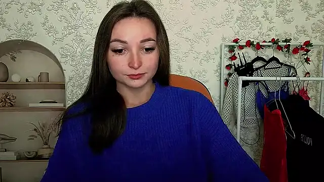  Barbie Kiss  online show from 10/03/25, 02:14