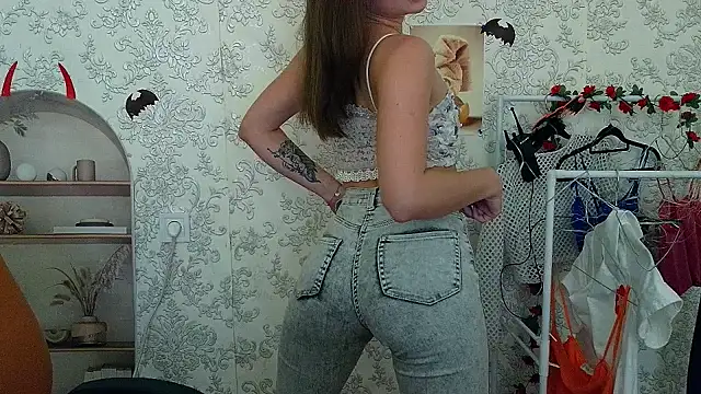  Barbie Kiss  online show from 11/01/25, 10:39