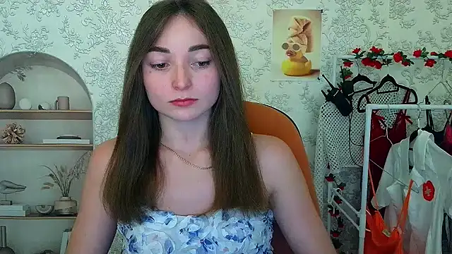  Barbie Kiss  online show from 11/06/25, 04:19