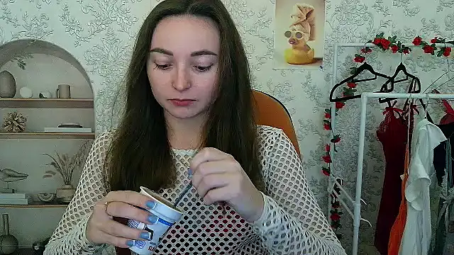  Barbie Kiss  online show from 11/13/25, 06:07