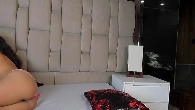 Hanna lens online show from 01/29/25, 06:18