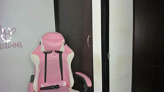 emily huddson  online show from 12/16/24, 08:58