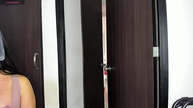 emily huddson  online show from 02/01/25, 07:34