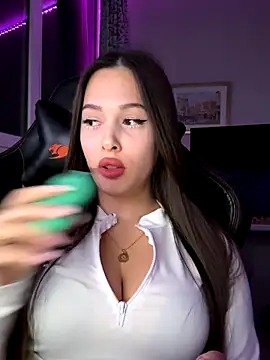 EricaWalls online show from 10/31/25, 06:42