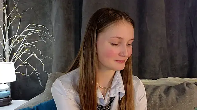 Snapshot of MonaEldon chatting on 12/11/24, 04:39 MonaEldon online show from 12/11/24, 04:39