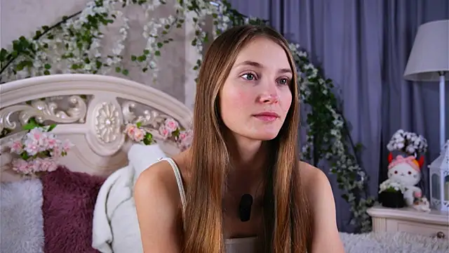 Snapshot of MonaEldon chatting on 11/28/25, 02:03 MonaEldon online show from 11/28/25, 02:03