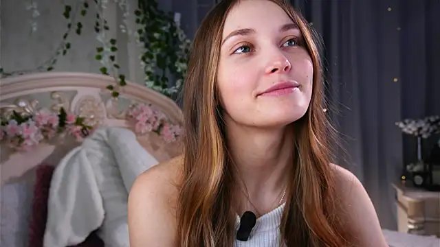 MonaEldon online show from 04/15/26, 02:51