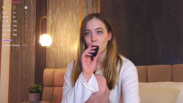 Snapshot of LoraineLuff chatting on 01/25/25, 08:53 LoraineLuff online show from 01/25/25, 08:53