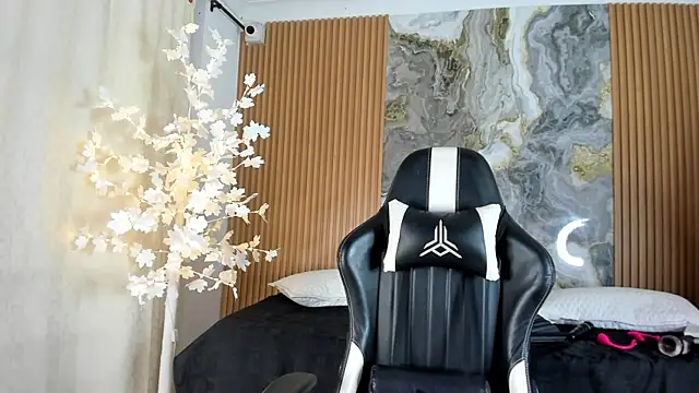 Danna topless online show from 05/18/26, 12:11