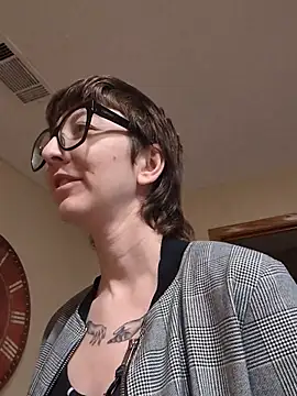 lovelylucyy online show from 12/21/25, 07:54