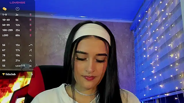 Snapshot of Charlotte_greys chatting on 01/11/25, 02:09 Charlotte greys online show from 01/11/25, 02:09