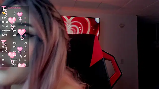 Snapshot of Charlotte_greys chatting on 11/10/25, 02:54 Charlotte greys online show from 11/10/25, 02:54