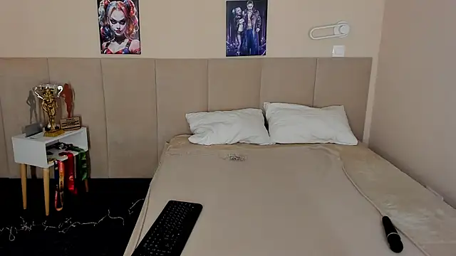 Snapshot of MuscleXXXBarbie chatting on 12/19/25, 09:05 MuscleXXXBarbie online show from 12/19/25, 09:05