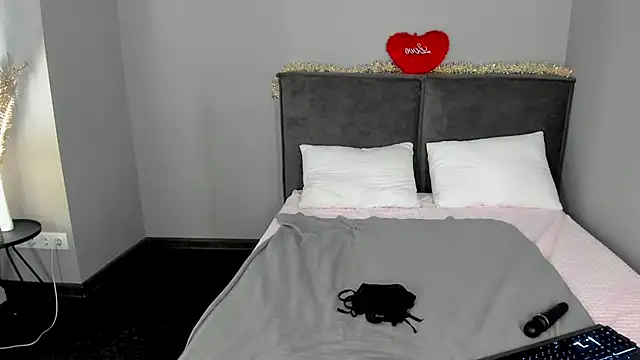 Snapshot of MuscleXXXBarbie chatting on 02/14/26, 09:17 MuscleXXXBarbie online show from 02/14/26, 09:17