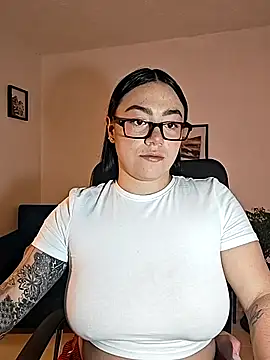 Snapshot of helena_smith chatting on 09/18/25, 05:31 helena smith online show from 09/18/25, 05:31