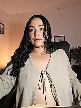 Snapshot of helena_smith chatting on 11/10/25, 03:38 helena smith online show from 11/10/25, 03:38