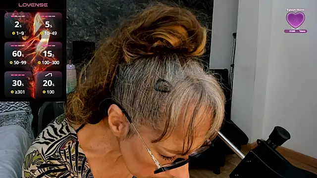 Snapshot of Bella_Evans_ chatting on 11/15/25, 06:59 Bella Evans online show from 11/15/25, 06:59