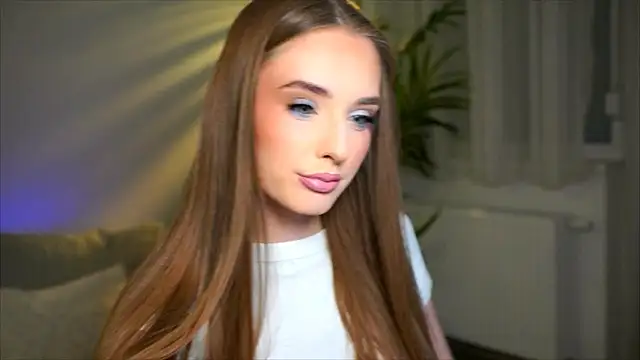 Snapshot of petitegonwiild chatting on 05/13/26, 07:33 petitegonwiild online show from 05/13/26, 07:33