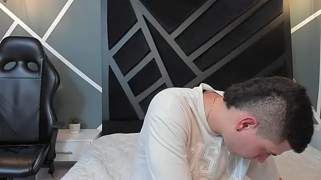 Yeiko Romero  online show from 01/21/25, 05:20