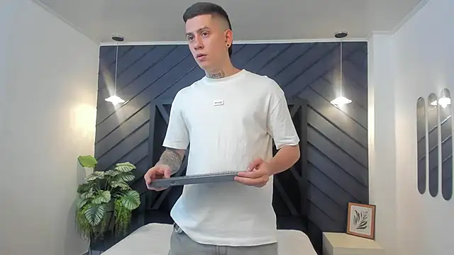 Yeiko Romero  online show from 01/31/25, 05:10