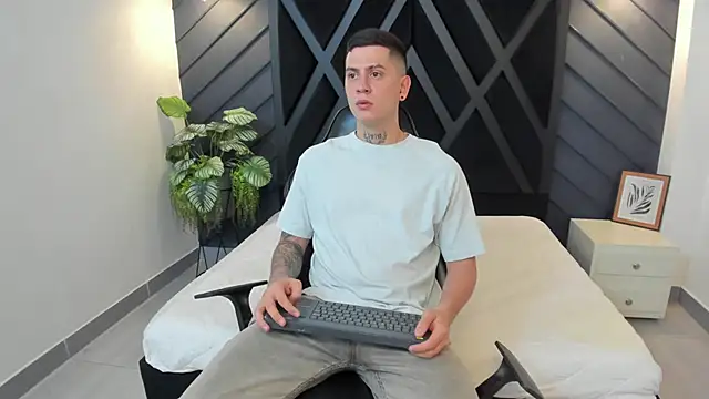 Yeiko Romero  online show from 02/01/25, 05:16