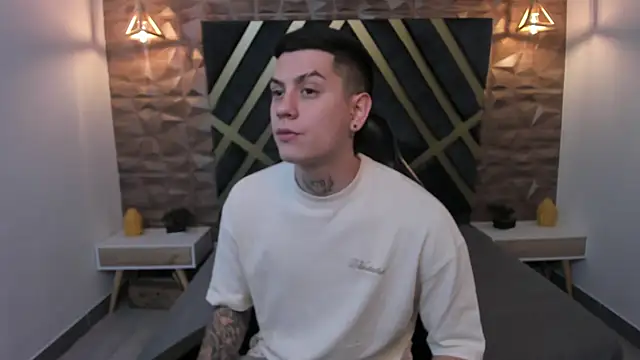 Yeiko Romero  online show from 02/04/25, 05:12