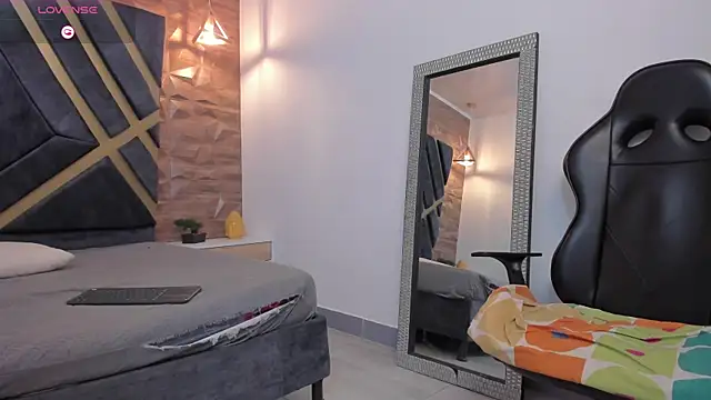 Yeiko Romero  online show from 02/04/25, 08:17