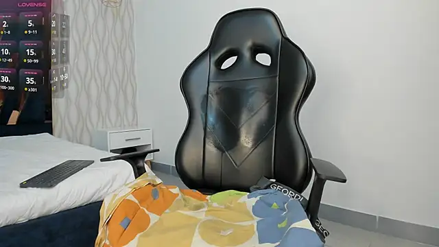 Yeiko Romero  online show from 02/18/25, 08:25