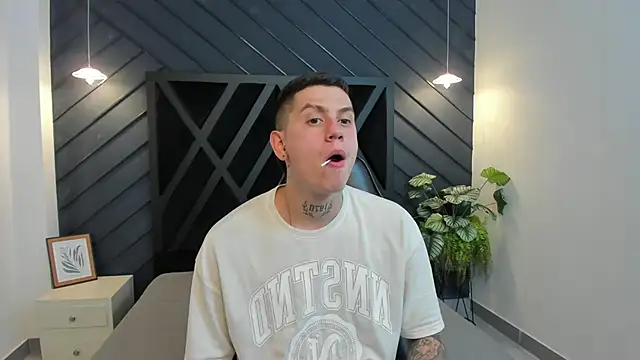 Yeiko Romero  online show from 02/26/25, 05:07