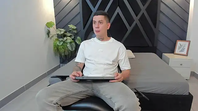 Yeiko Romero  online show from 02/27/25, 05:15