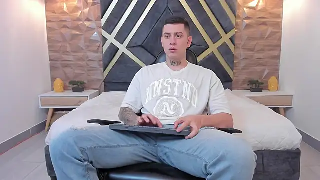 Yeiko Romero  online show from 03/22/25, 05:31