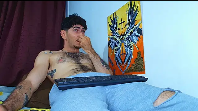 Snapshot of Thomass00 chatting on 10/28/25, 12:03 Thomass00 online show from 10/28/25, 12:03