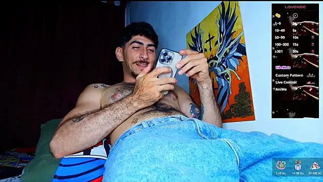 Snapshot of Thomass00 chatting on 11/18/25, 12:16 Thomass00 online show from 11/18/25, 12:16