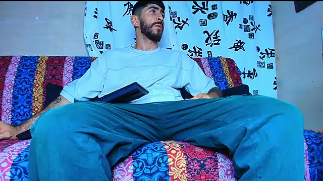 Thomass00 online show from 02/15/26, 05:59