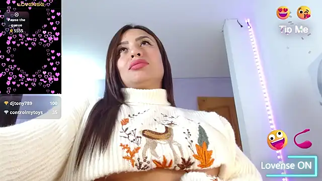 Snapshot of Paulina_627 chatting on 01/28/25, 05:35 Paulina 627 online show from 01/28/25, 05:35