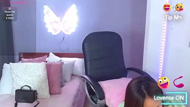 Snapshot of Paulina_627 chatting on 03/08/25, 02:08 Paulina 627 online show from 03/08/25, 02:08