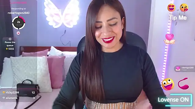 Snapshot of Paulina_627 chatting on 03/08/25, 05:11 Paulina 627 online show from 03/08/25, 05:11