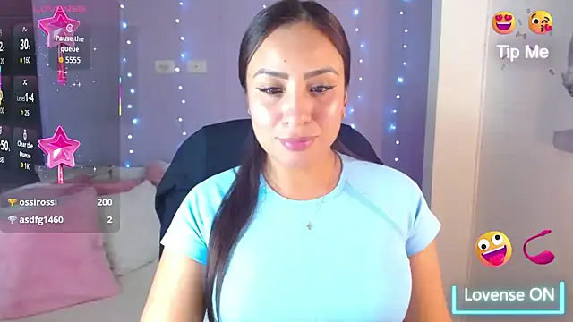 Snapshot of Paulina_627 chatting on 11/06/25, 02:40 Paulina 627 online show from 11/06/25, 02:40