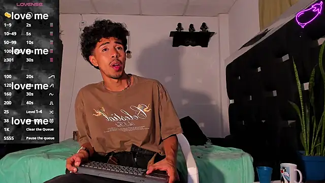 RyanRizzo online show from 03/21/25, 05:21