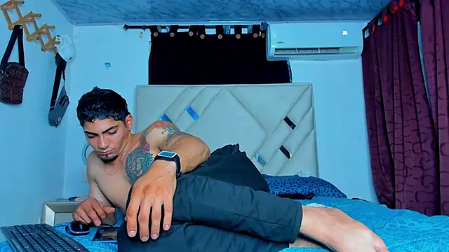 Snapshot of Rich_boy01 chatting on 01/21/25, 02:43 Rich boy01 online show from 01/21/25, 02:43