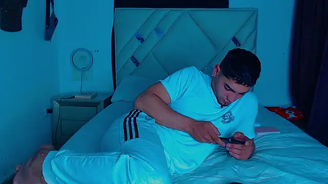 Snapshot of Rich_boy01 chatting on 02/17/25, 03:25 Rich boy01 online show from 02/17/25, 03:25