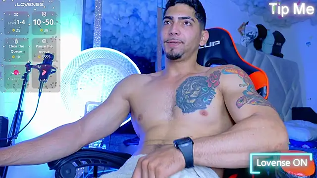 Snapshot of Rich_boy01 chatting on 10/11/25, 12:58 Rich boy01 online show from 10/11/25, 12:58