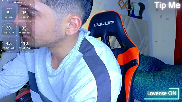 Snapshot of Rich_boy01 chatting on 10/28/25, 09:28 Rich boy01 online show from 10/28/25, 09:28