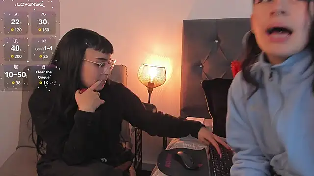 Snapshot of Zowi_Hottiee chatting on 01/18/25, 03:31 Zowi Hottiee online show from 01/18/25, 03:31