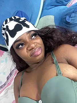 Snapshot of FallonsSweet chatting on 06/19/26, 12:04 FallonsSweet online show from 06/19/26, 12:04